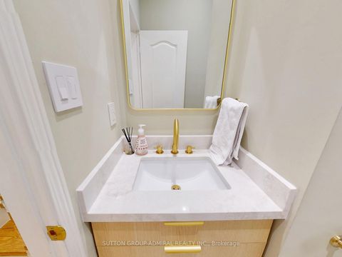 Photo 16 at 117 Wildberry Crescent, Vellore Village, Vaughan