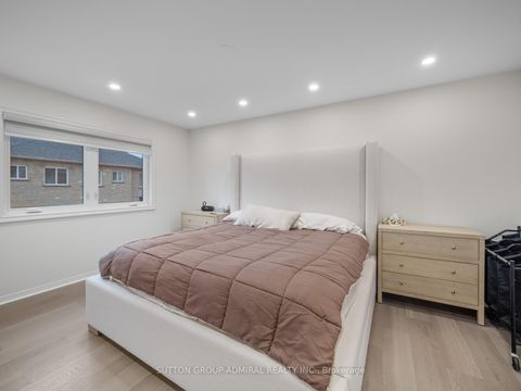 Photo 21 at 117 Wildberry Crescent, Vellore Village, Vaughan