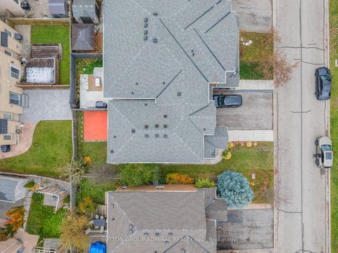 Photo 36 at 117 Wildberry Crescent, Vellore Village, Vaughan