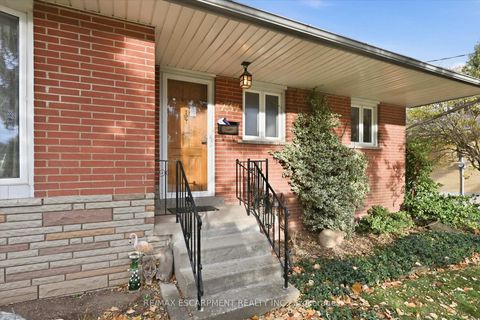 Photo 2 at 237 Mohawk Road, BR Bronte, Oakville