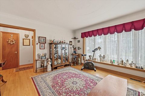 Photo 4 at 237 Mohawk Road, BR Bronte, Oakville