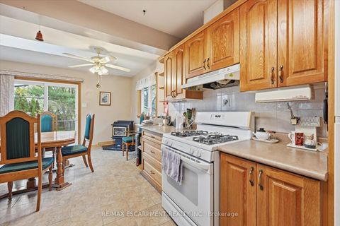 Photo 8 at 237 Mohawk Road, BR Bronte, Oakville