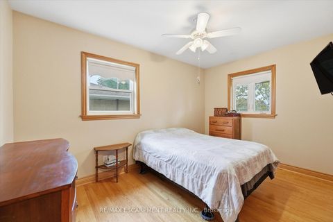 Photo 16 at 237 Mohawk Road, BR Bronte, Oakville