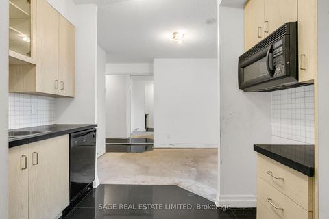 Photo 9 at 213 - 70 Alexander Street, Yonge Corridor, Toronto