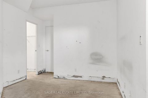 Photo 11 at 213 - 70 Alexander Street, Yonge Corridor, Toronto