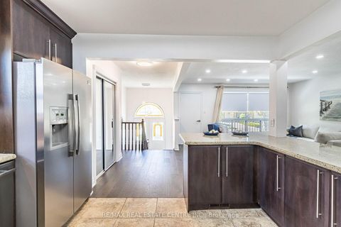 Photo 13 at 1048 Robarts Road, CP College Park, Oakville