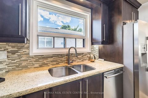 Photo 14 at 1048 Robarts Road, CP College Park, Oakville