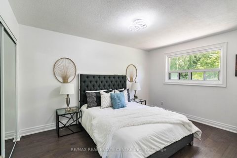 Photo 16 at 1048 Robarts Road, CP College Park, Oakville