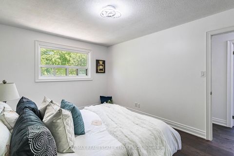 Photo 18 at 1048 Robarts Road, CP College Park, Oakville