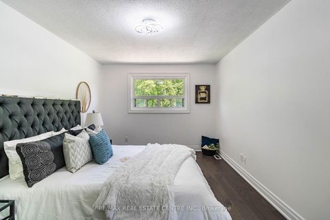 Photo 19 at 1048 Robarts Road, CP College Park, Oakville