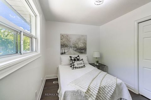 Photo 21 at 1048 Robarts Road, CP College Park, Oakville