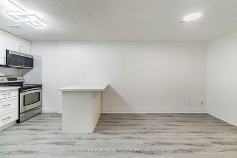 Photo 34 at 1048 Robarts Road, CP College Park, Oakville