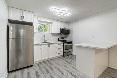 Photo 35 at 1048 Robarts Road, CP College Park, Oakville