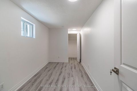 Photo 39 at 1048 Robarts Road, CP College Park, Oakville