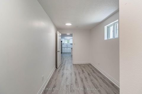 Photo 40 at 1048 Robarts Road, CP College Park, Oakville