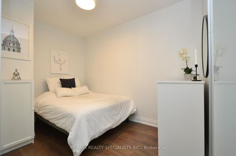 Photo 13 at 2206 - 9 VALHALLA INN Road, City Centre West, Toronto