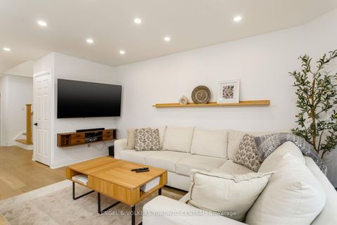 Photo 4 at 41 Gianmarco Way, Vellore Village, Vaughan