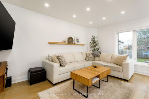 Photo 5 at 41 Gianmarco Way, Vellore Village, Vaughan