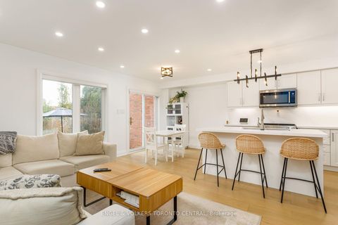 Photo 7 at 41 Gianmarco Way, Vellore Village, Vaughan