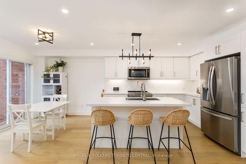 Photo 10 at 41 Gianmarco Way, Vellore Village, Vaughan