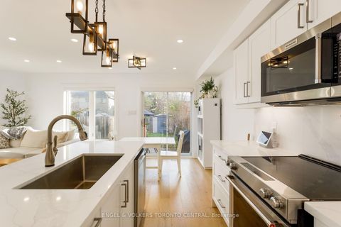 Photo 13 at 41 Gianmarco Way, Vellore Village, Vaughan