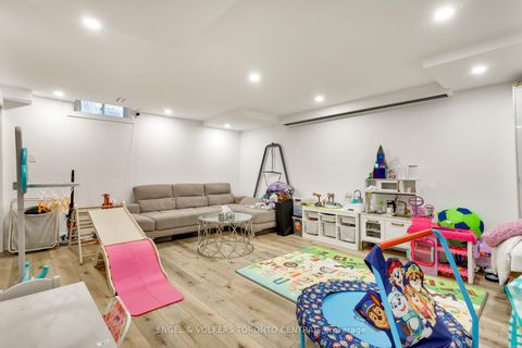 Photo 31 at 41 Gianmarco Way, Vellore Village, Vaughan