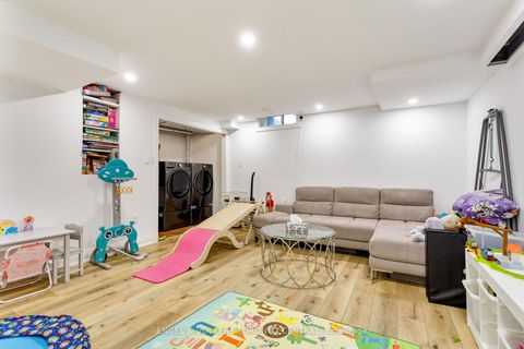 Photo 33 at 41 Gianmarco Way, Vellore Village, Vaughan