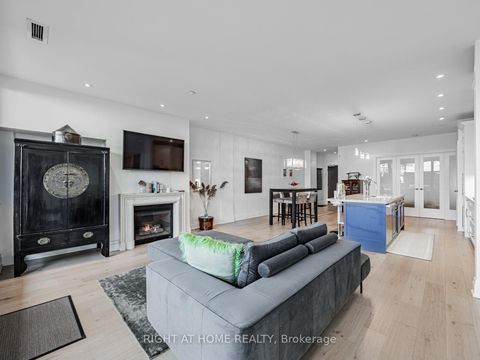 Photo 10 at 207 - 1 Rainsford Road, The Beaches, Toronto