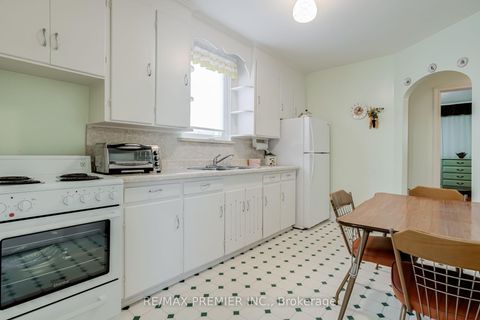 Photo 6 at 52 Richardson Avenue, Greenbrook, Toronto