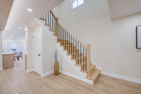 Photo 4 at 126 Summitcrest Drive, Devonsleigh, Richmond Hill