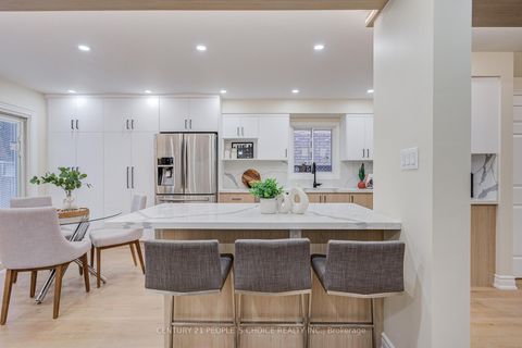 Photo 17 at 126 Summitcrest Drive, Devonsleigh, Richmond Hill