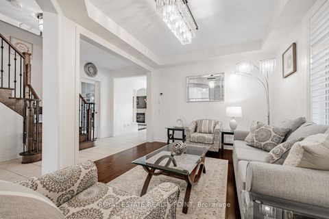 Photo 3 at 44 Headwind Boulevard, Vellore Village, Vaughan