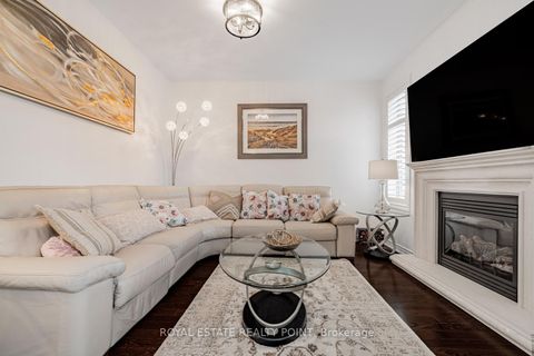 Photo 6 at 44 Headwind Boulevard, Vellore Village, Vaughan