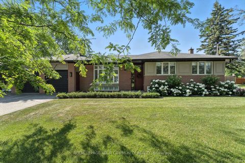 Photo 1 at 165 Clearview Heights, King City, King