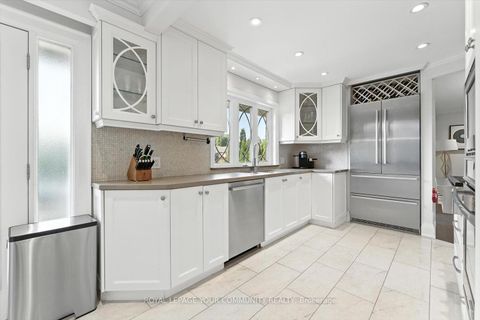 Photo 11 at 165 Clearview Heights, King City, King