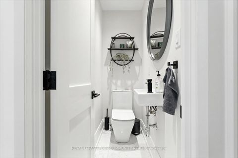 Photo 18 at 165 Clearview Heights, King City, King