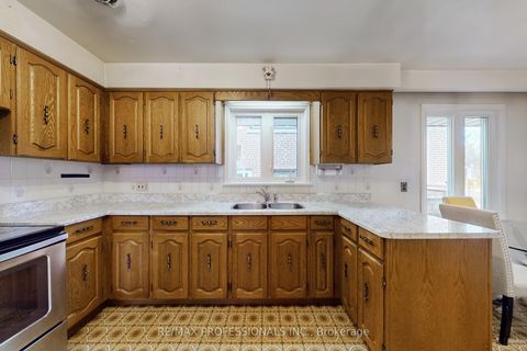 Photo 10 at 10 Crestridge Heights Road, Richview, Toronto