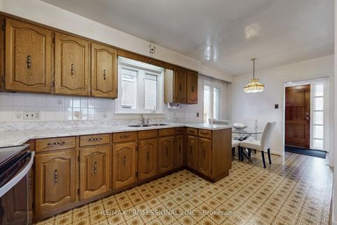 Photo 11 at 10 Crestridge Heights Road, Richview, Toronto