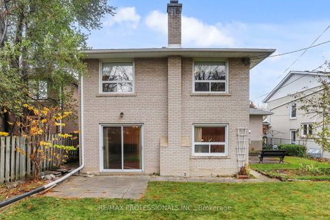 Photo 33 at 10 Crestridge Heights Road, Richview, Toronto