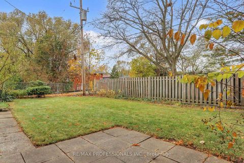 Photo 35 at 10 Crestridge Heights Road, Richview, Toronto
