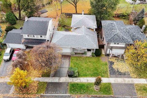 Photo 37 at 10 Crestridge Heights Road, Richview, Toronto