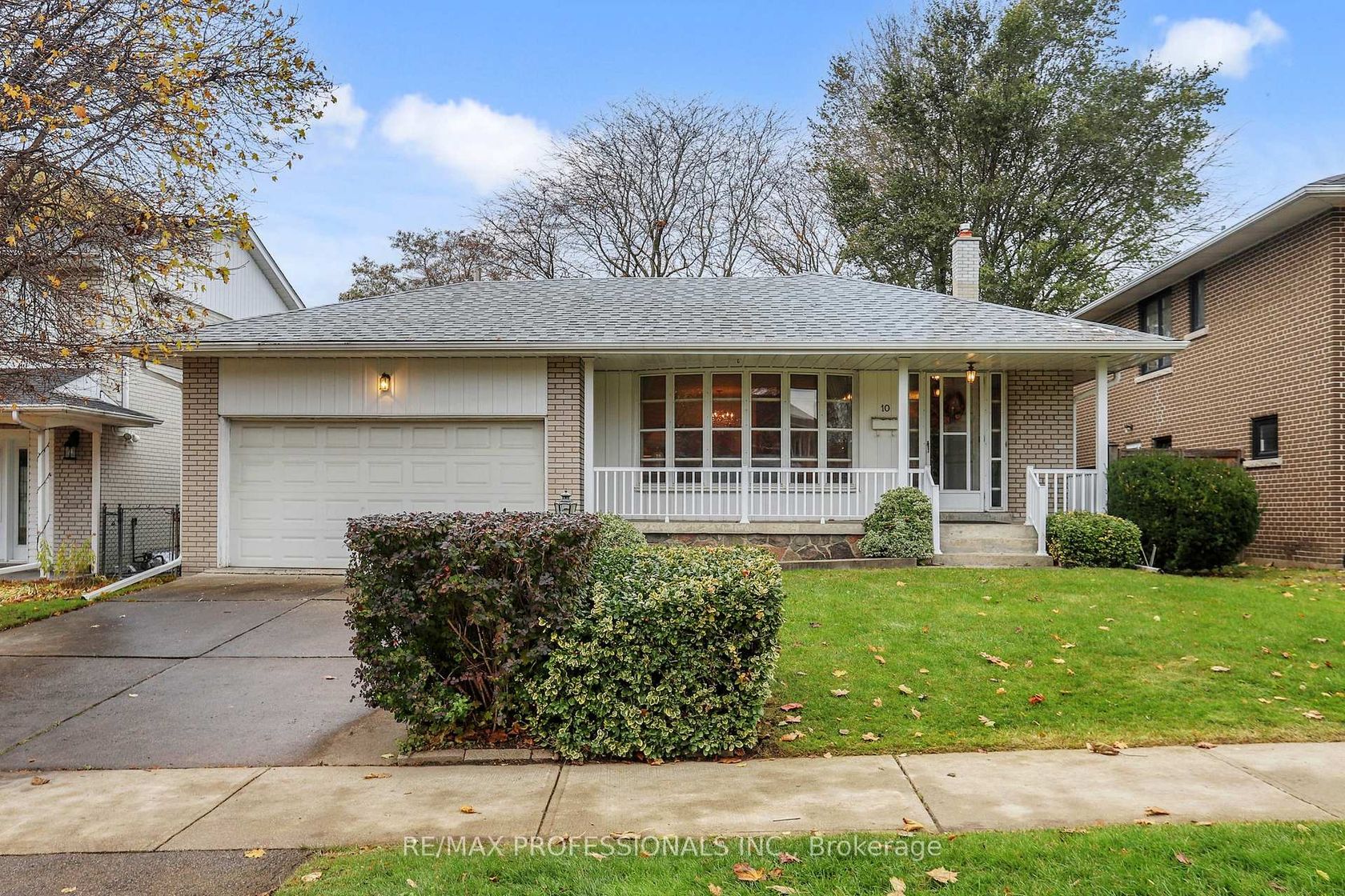 10 Crestridge Heights Road, Richview, Toronto 