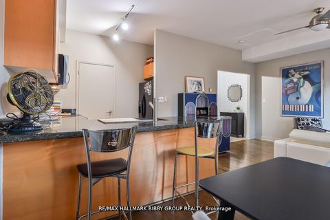 Photo 11 at 315 - 500 Richmond Street W, Waterfront Communities C1, Toronto