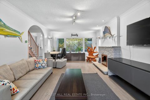 Photo 3 at 72 Walmer Road, North Richvale, Richmond Hill