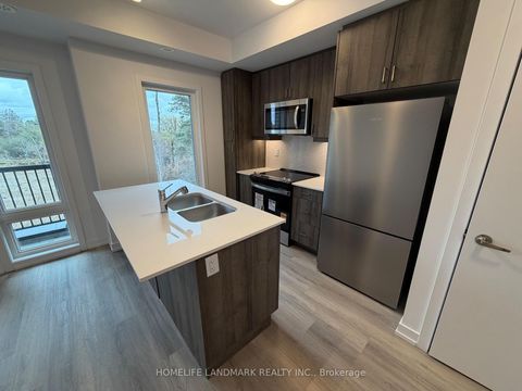 Photo 3 at 215 - 3 Bancroft Lane, Jefferson, Richmond Hill