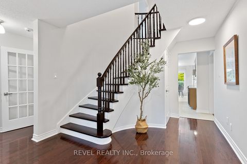 Photo 4 at 2824 Huntingdon Trail, CV Clearview, Oakville