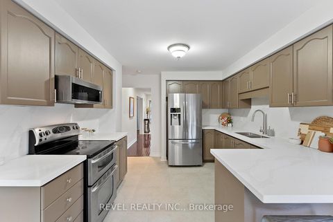 Photo 9 at 2824 Huntingdon Trail, CV Clearview, Oakville