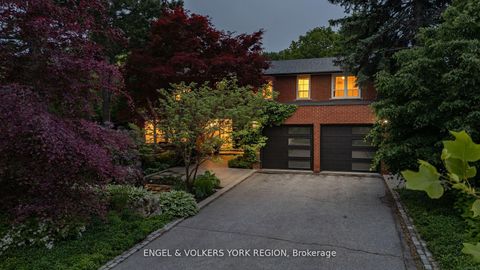 Photo 2 at 15 Silvergrove Road, Windfields, Toronto