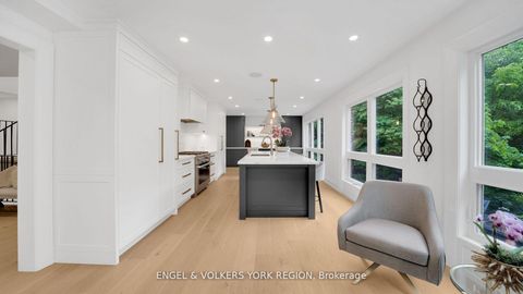 Photo 5 at 15 Silvergrove Road, Windfields, Toronto