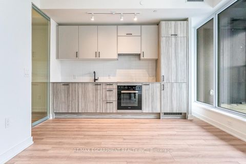 Photo 2 at 715 - 1 Quarrington Lane, Don Mills, Toronto